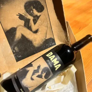 Dama Wines red wine bottle